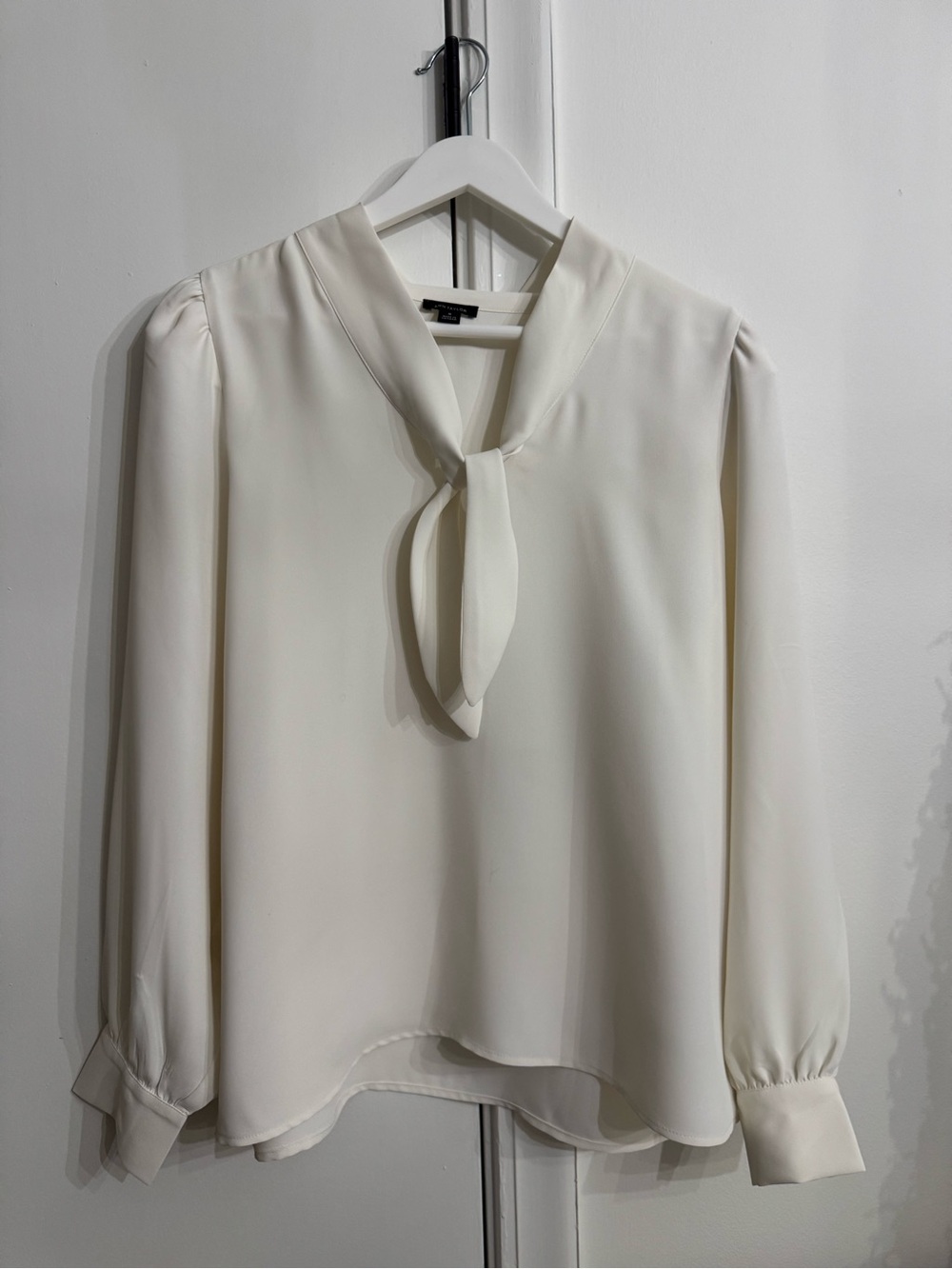 Ann Taylor Silky Ivory Tie-Neck Blouse - Women Size Medium Like New
